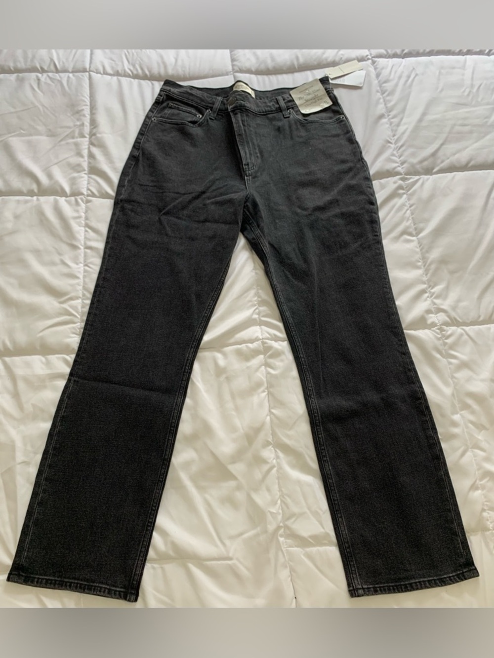 NWTs Abercrombie & Fitch 90s Slim
Straight Ultra High Rise Size 31 SHORT Jeans